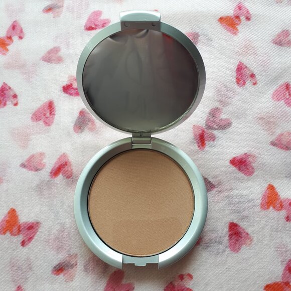 LORAC: Perfectly Lit Oil Free Luminizing Powder in Spolight - Picture 7 of 11